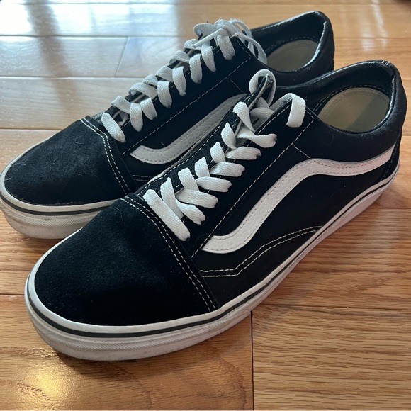 Vans Old Skool Shoes - Picture 1 of 6